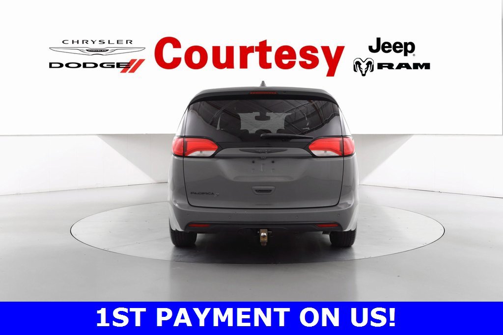 Used 2020 Chrysler Pacifica Touring w/ S Appearance Package image 6