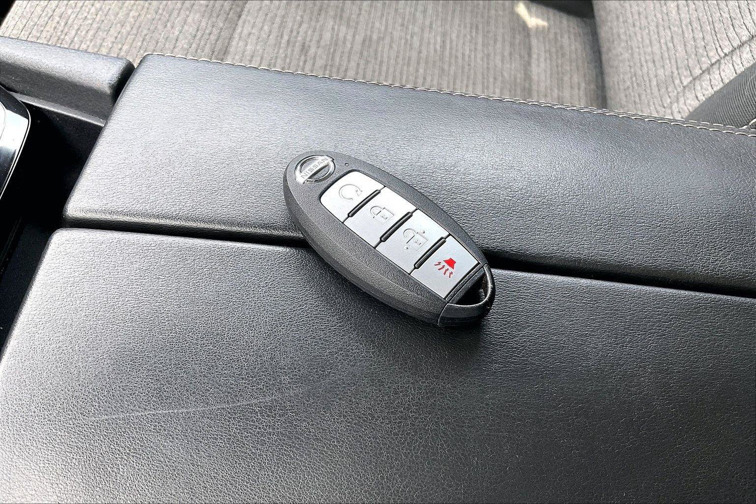 Certified 2021 Nissan Rogue SV FWD image 12