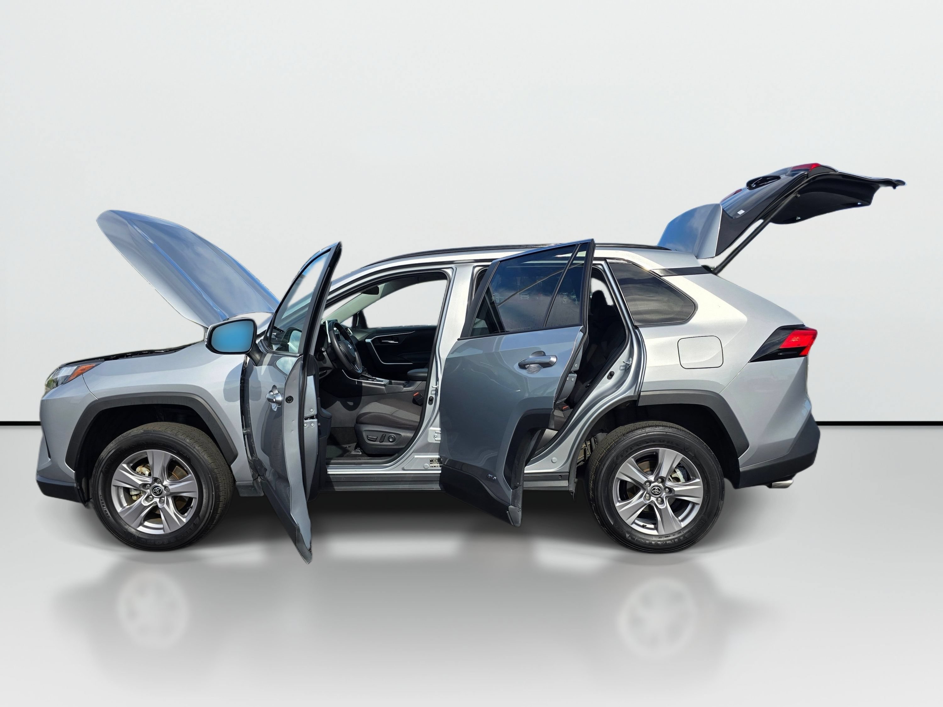 Used 2025 Toyota RAV4 XLE w/ Convenience Package AWD/4WD image 9