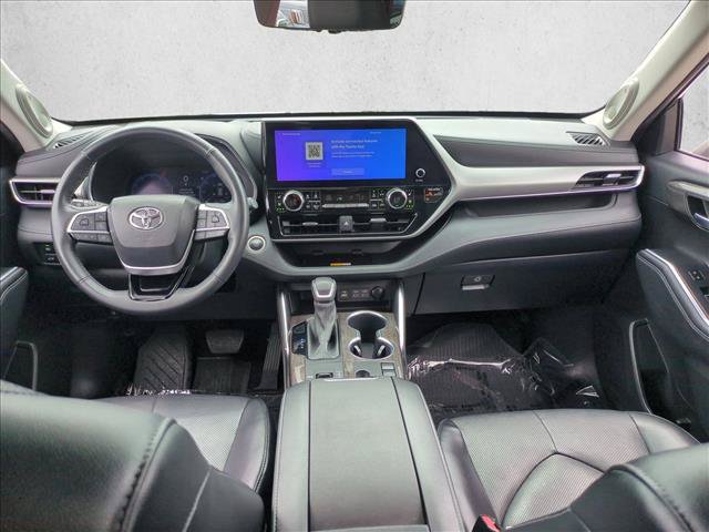 Used 2024 Toyota Highlander Platinum FWD image 17