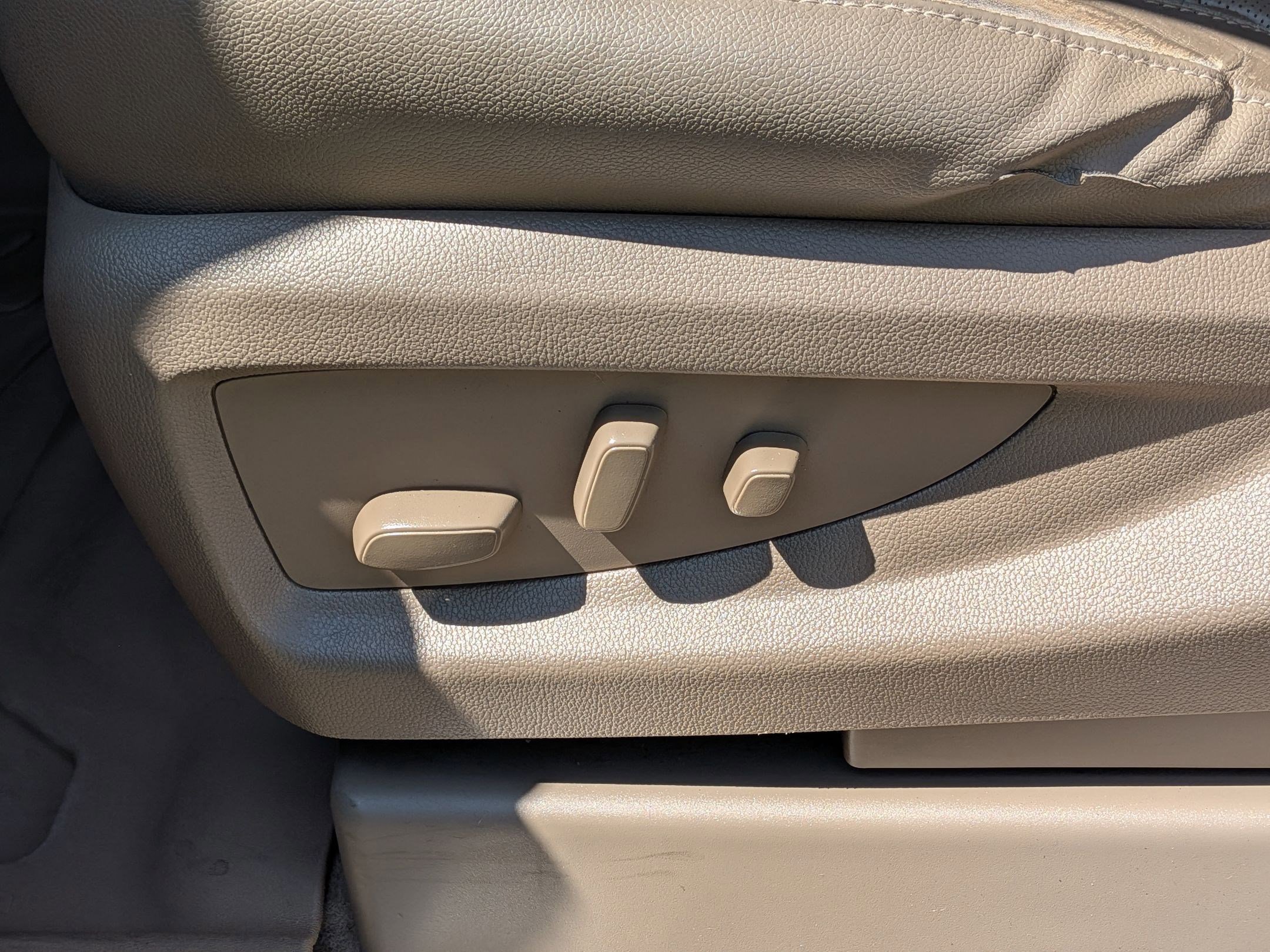 Used 2019 GMC Yukon SLT w/ Premium Edition image 16