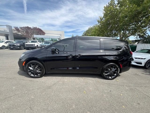 Used 2026 Chrysler Pacifica Select w/ S Appearance Package AWD/4WD image 3