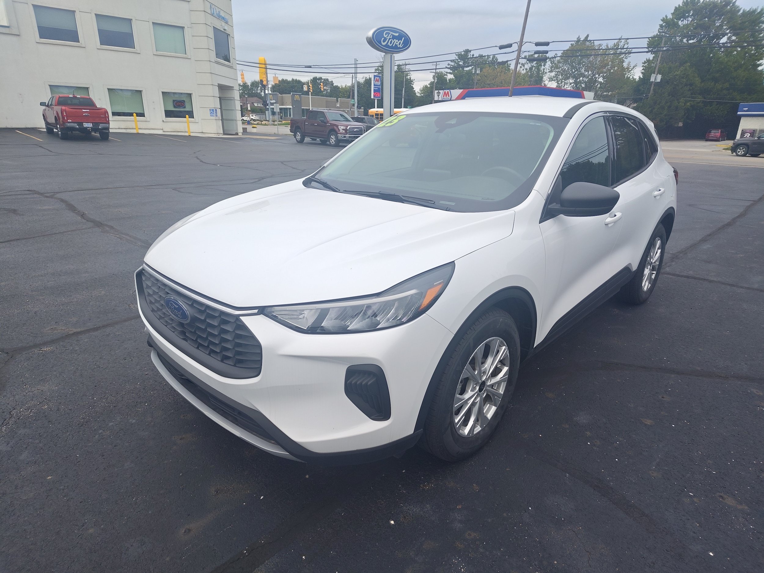 Used 2023 Ford Escape Active FWD image 2