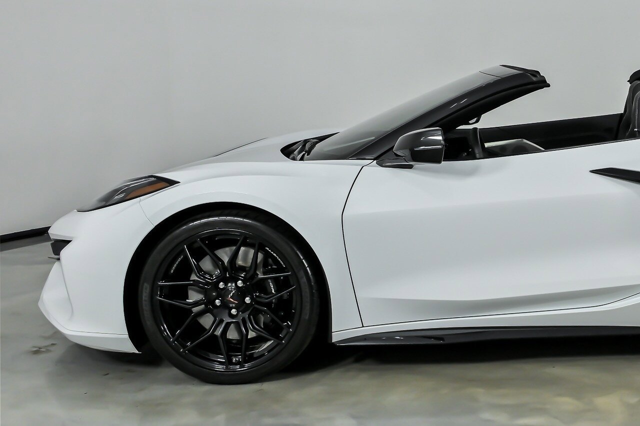 Used 2024 Chevrolet Corvette Z06 RWD image 7