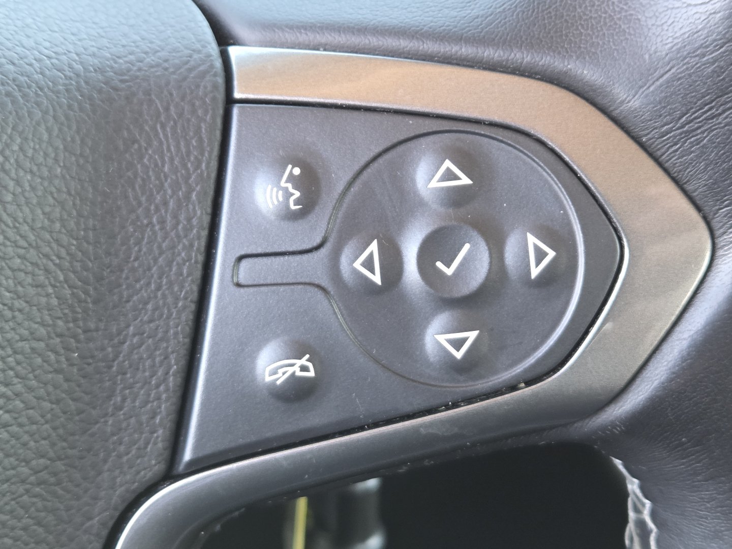 Used 2018 Chevrolet Silverado 1500 LT w/ All Star Edition AWD/4WD image 32