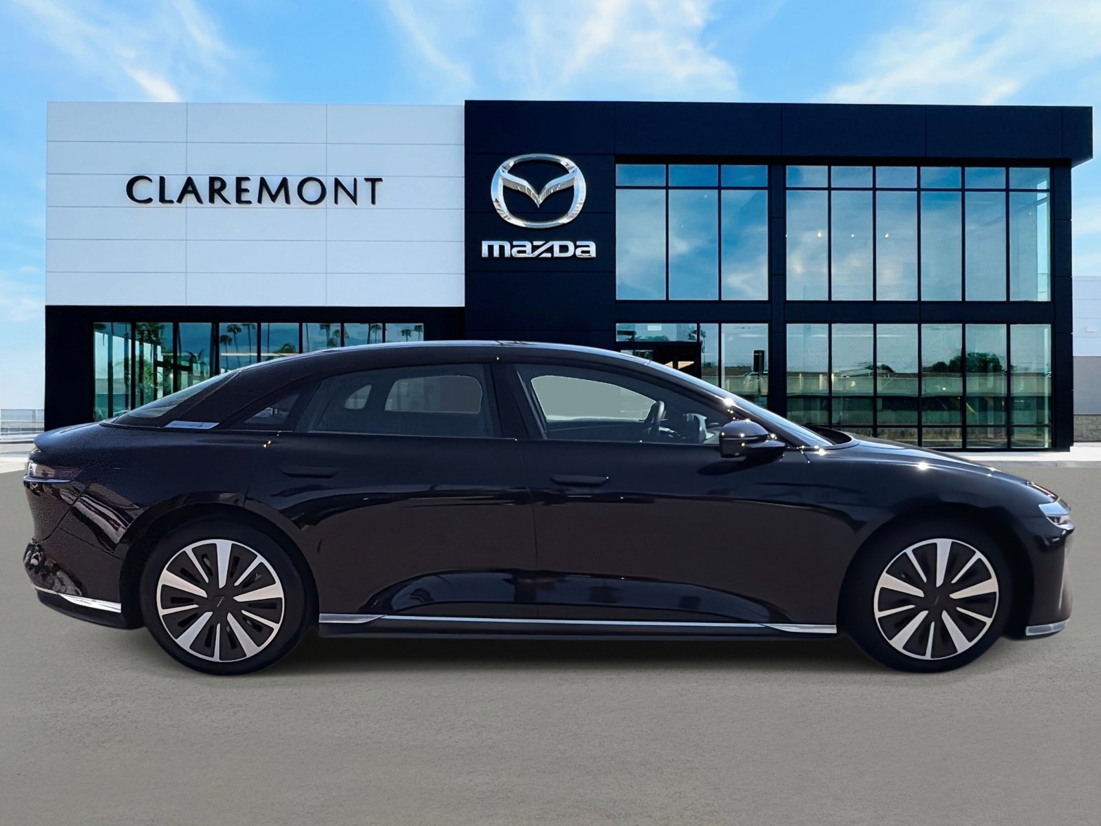 Used 2024 Lucid Air Touring image 4