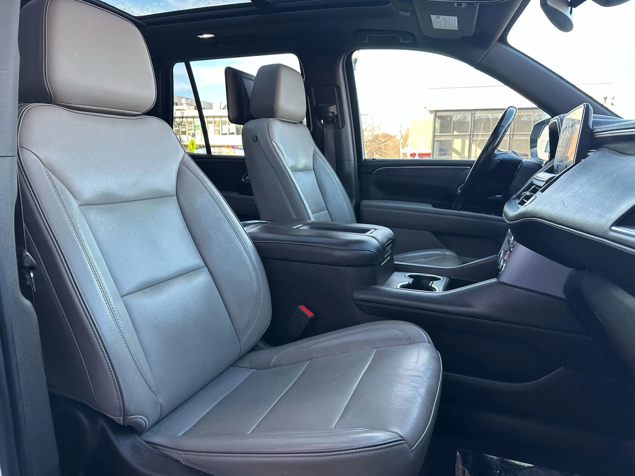 Used 2021 GMC Yukon SLT w/ SLT Luxury Plus Package image 18