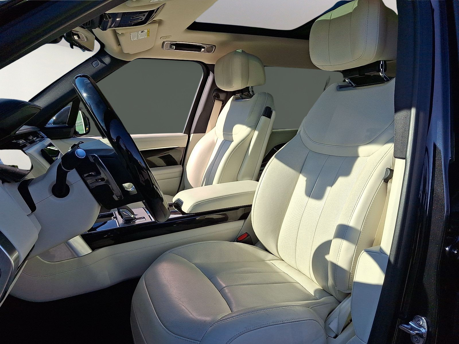 Certified 2024 Land Rover Range Rover Long Wheelbase Autobiography AWD/4WD image 9