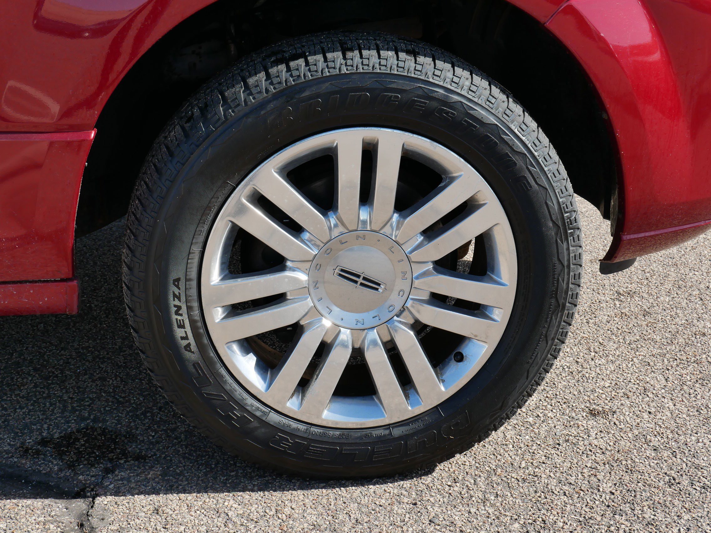 Used 2014 Lincoln Navigator 4WD image 16