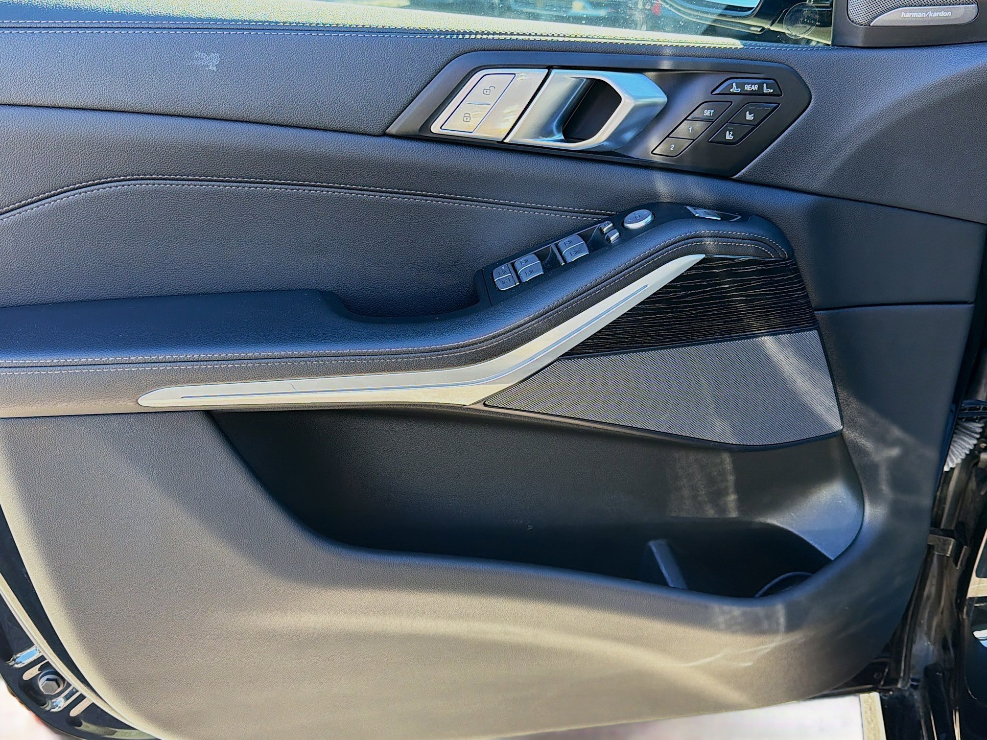 Used 2022 BMW X7 xDrive40i w/ M Sport Package image 23