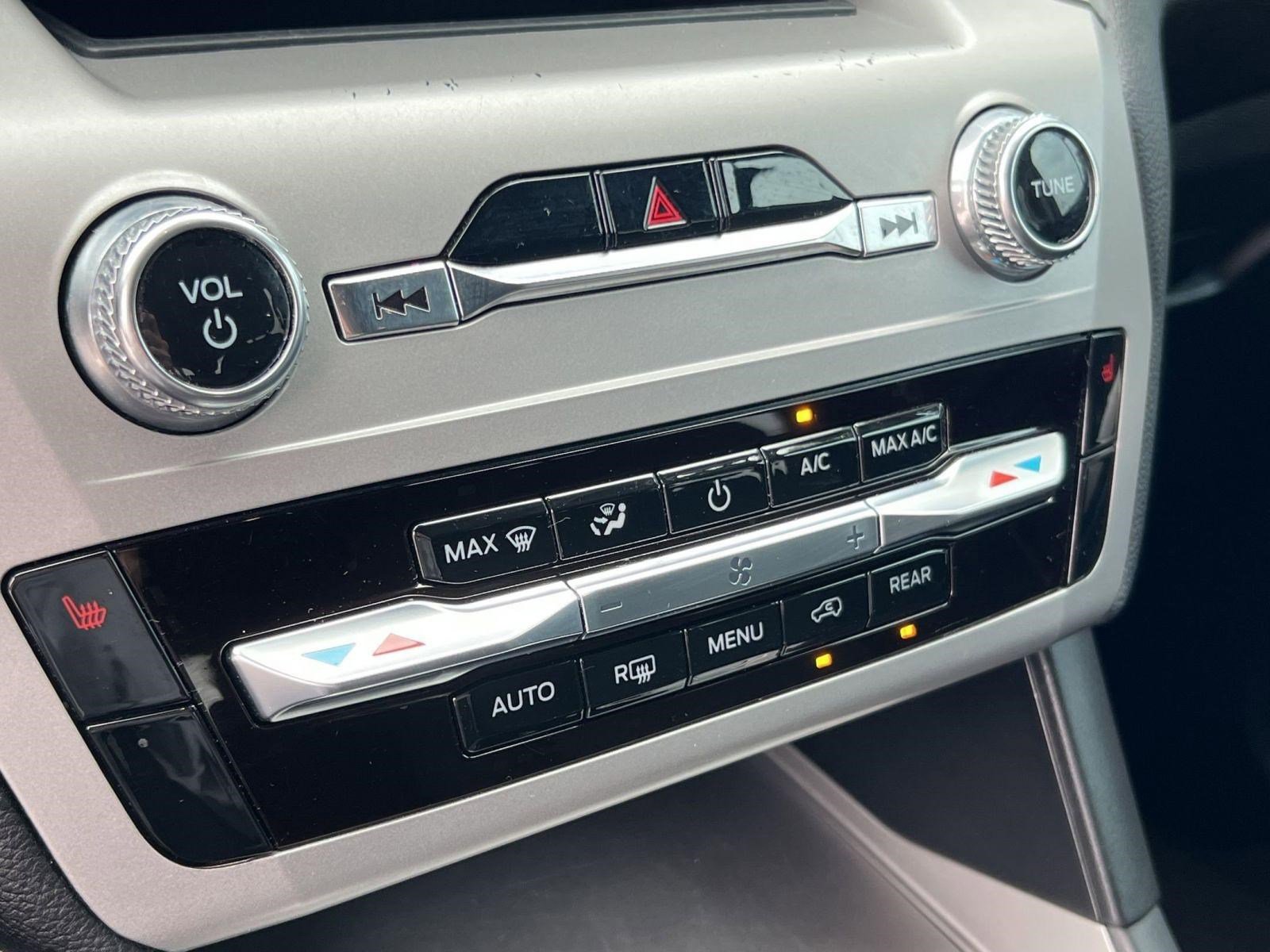 Used 2022 Ford Explorer XLT image 17