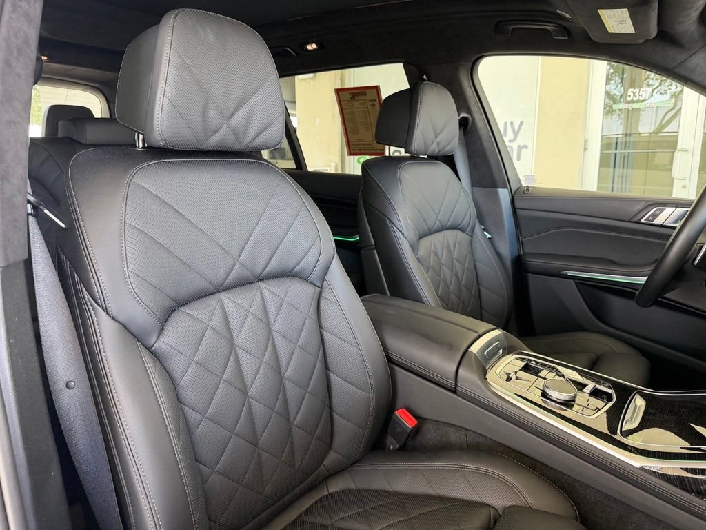 Used 2026 BMW X7 xDrive40i w/ M Sport Package AWD/4WD image 25