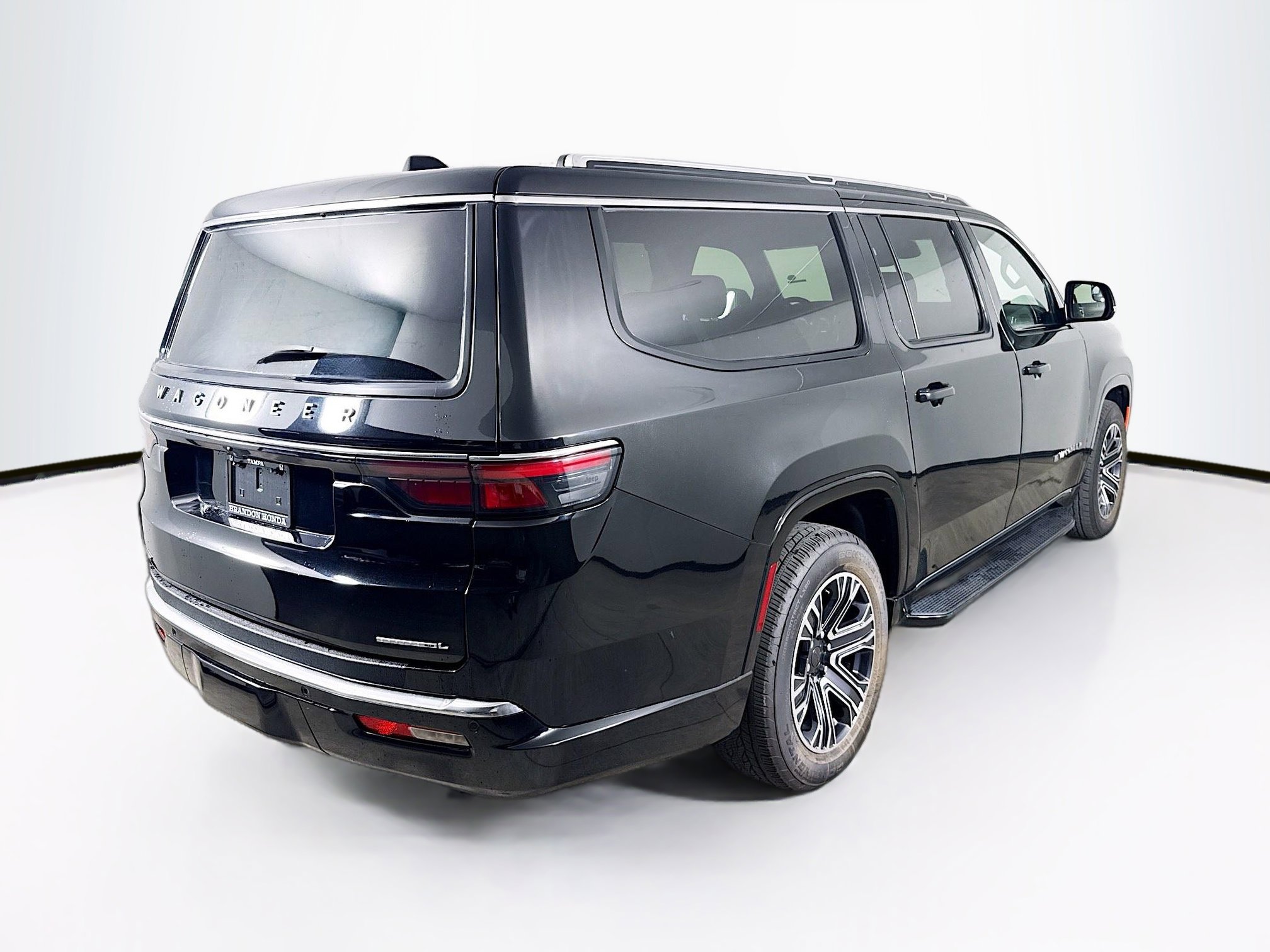 Used 2023 Jeep Wagoneer L Series II image 33