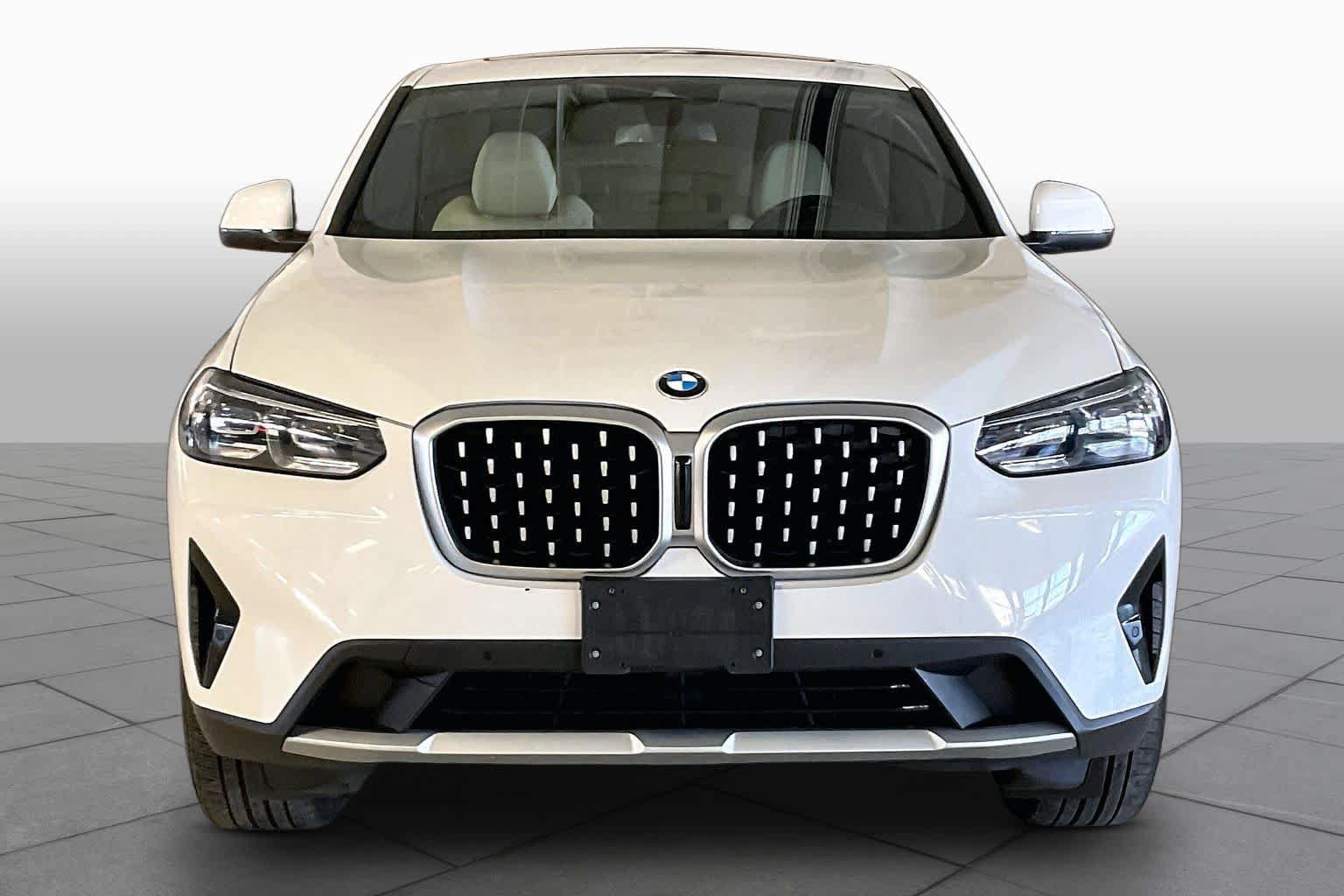 Used 2025 BMW X4 xDrive30i AWD/4WD image 3