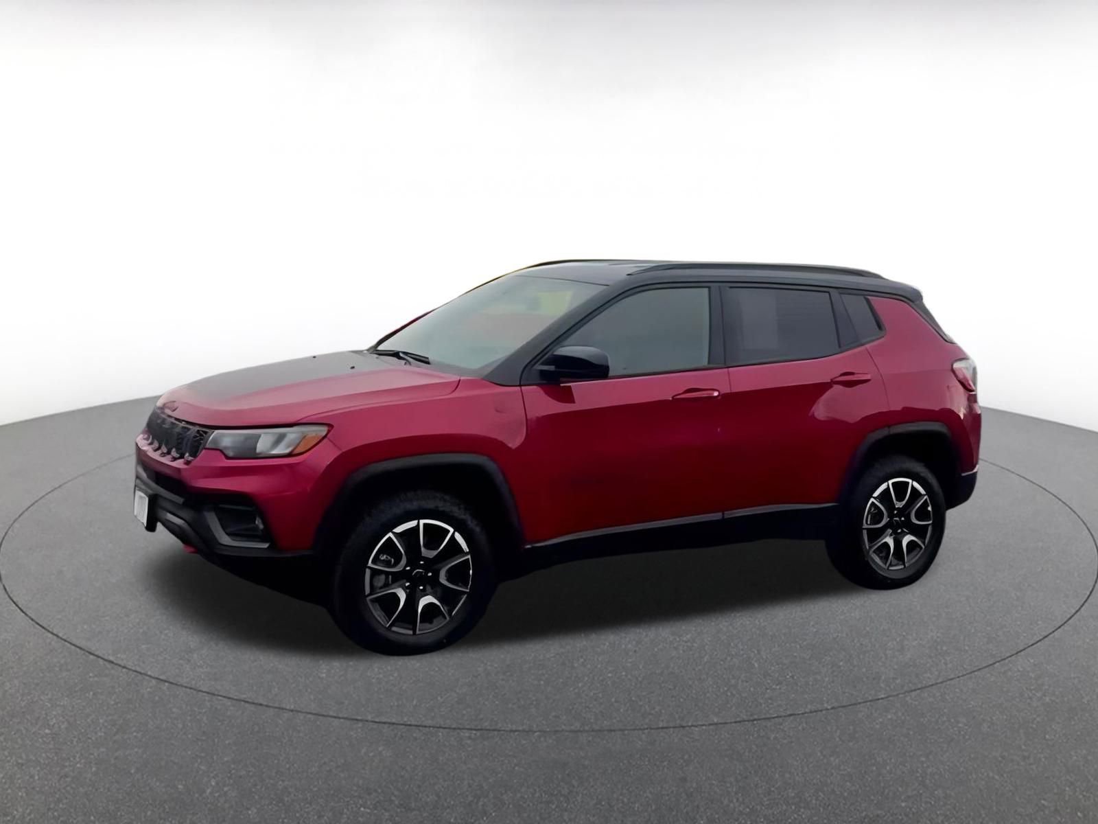 Used 2025 Jeep Compass Trailhawk image 4