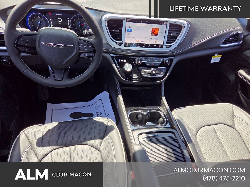 New 2026 Chrysler Pacifica Limited w/ S Appearance Package FWD image 12