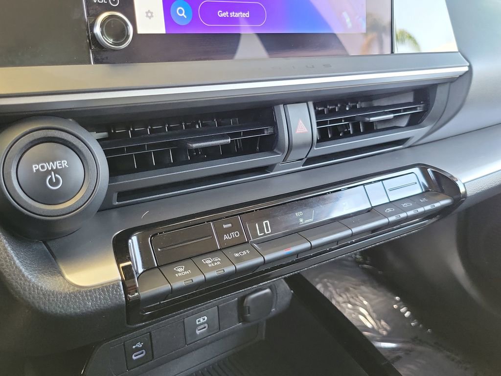 Used 2023 Toyota Prius LE image 8