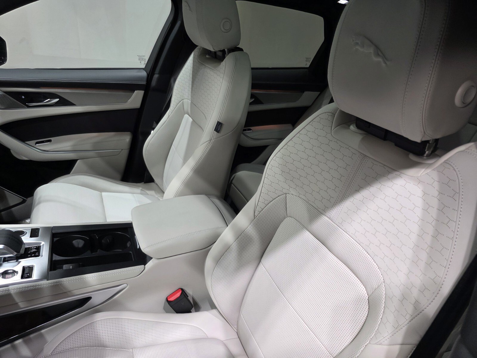 New 2026 Jaguar F-PACE R-Dynamic S AWD/4WD image 8