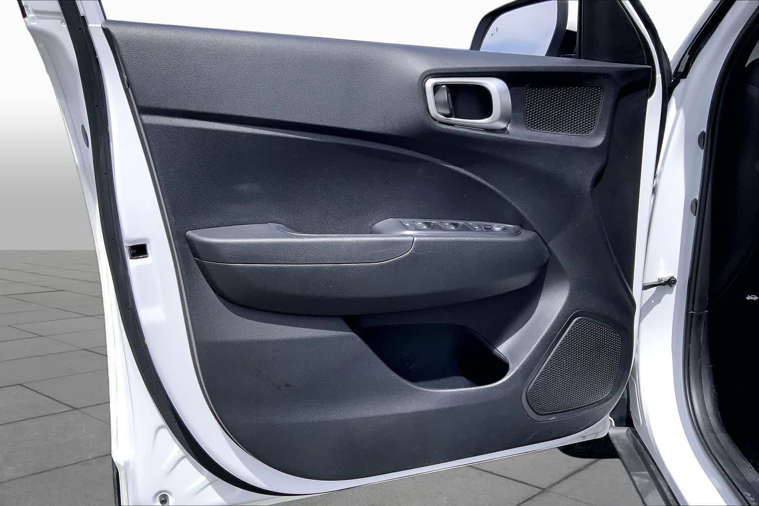 Used 2025 Hyundai Venue SEL FWD image 22