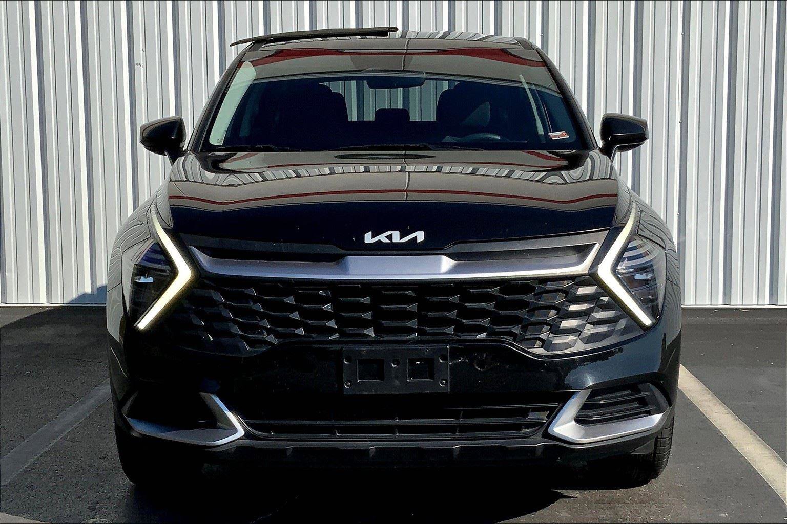 Used 2024 Kia Sportage LX image 3