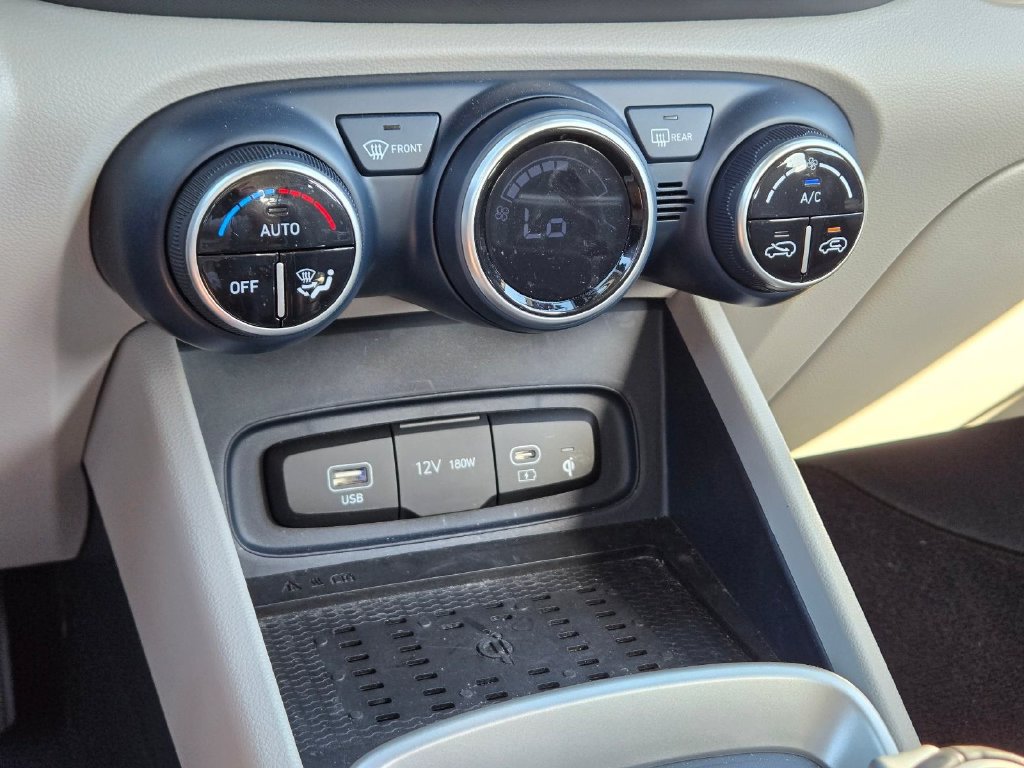 Certified 2024 Hyundai Venue Limited FWD image 28