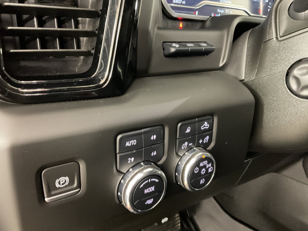 Used 2023 GMC Sierra 1500 AT4 w/ Technology Package AWD/4WD image 13