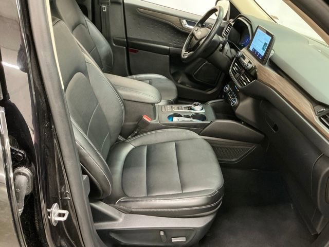 Used 2020 Ford Escape Titanium image 19