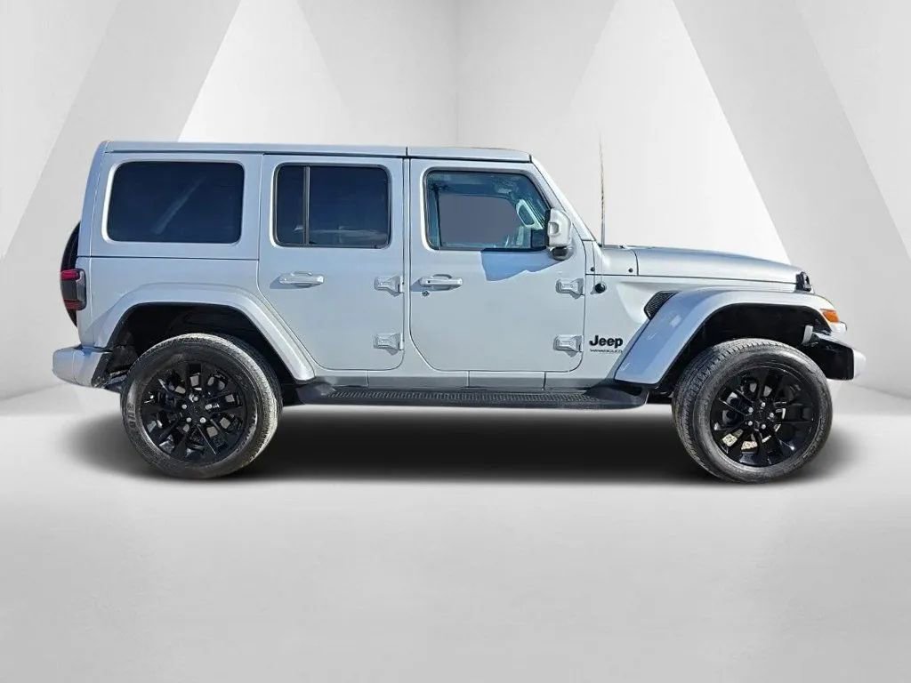 Used 2022 Jeep Wrangler Unlimited Sahara image 4