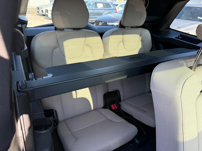 New 2026 Volvo XC90 T8 Plus w/ Protection Package Premier AWD/4WD image 5