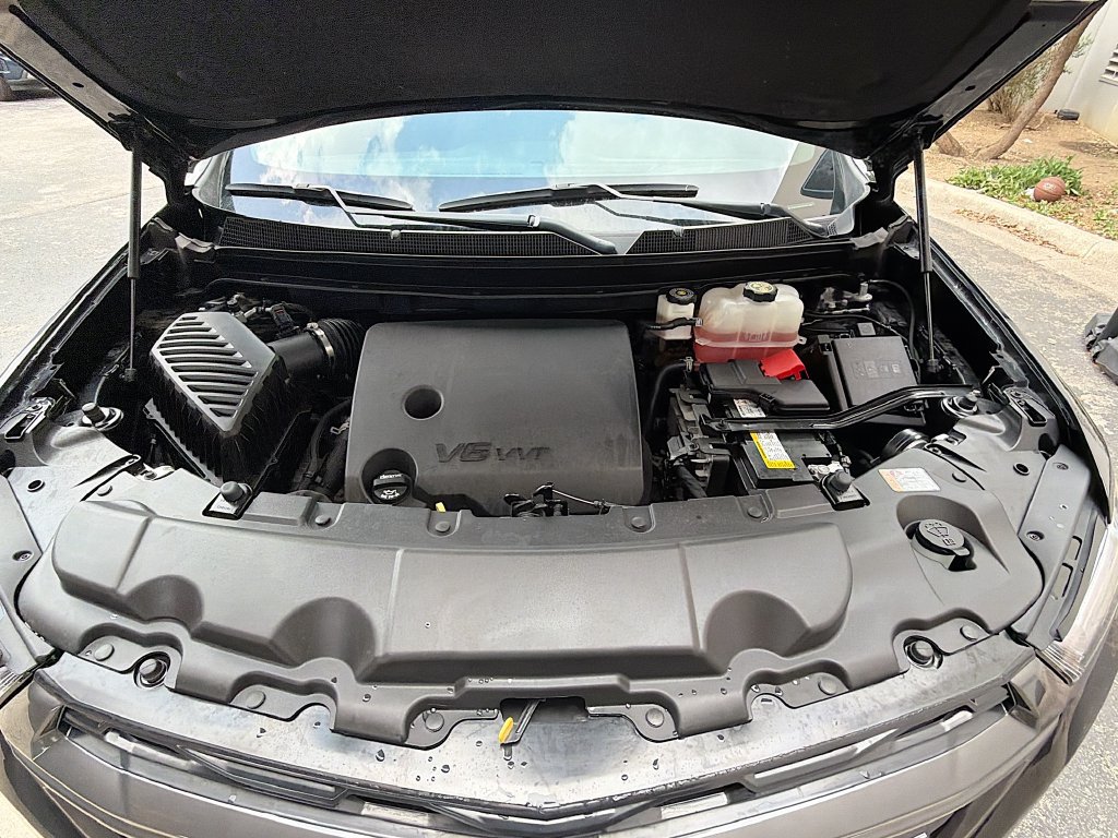 Used 2023 Chevrolet Traverse RS FWD image 32