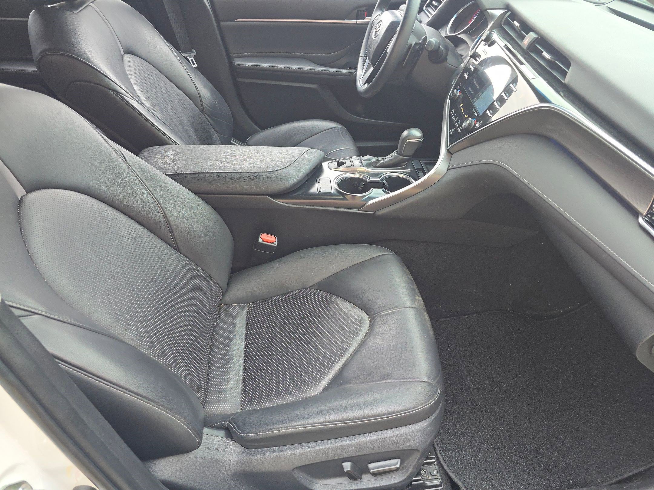 Used 2018 Toyota Camry XSE image 32