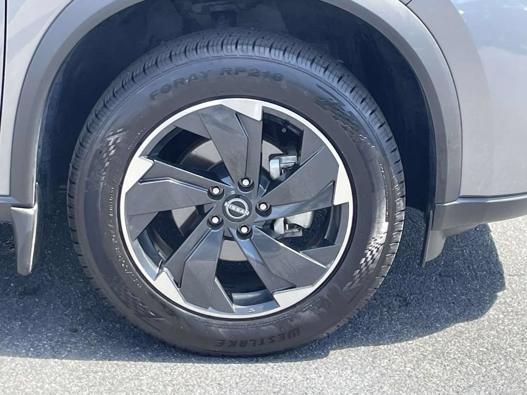 Used 2025 Nissan Rogue SV w/ SV Premium Package FWD image 10