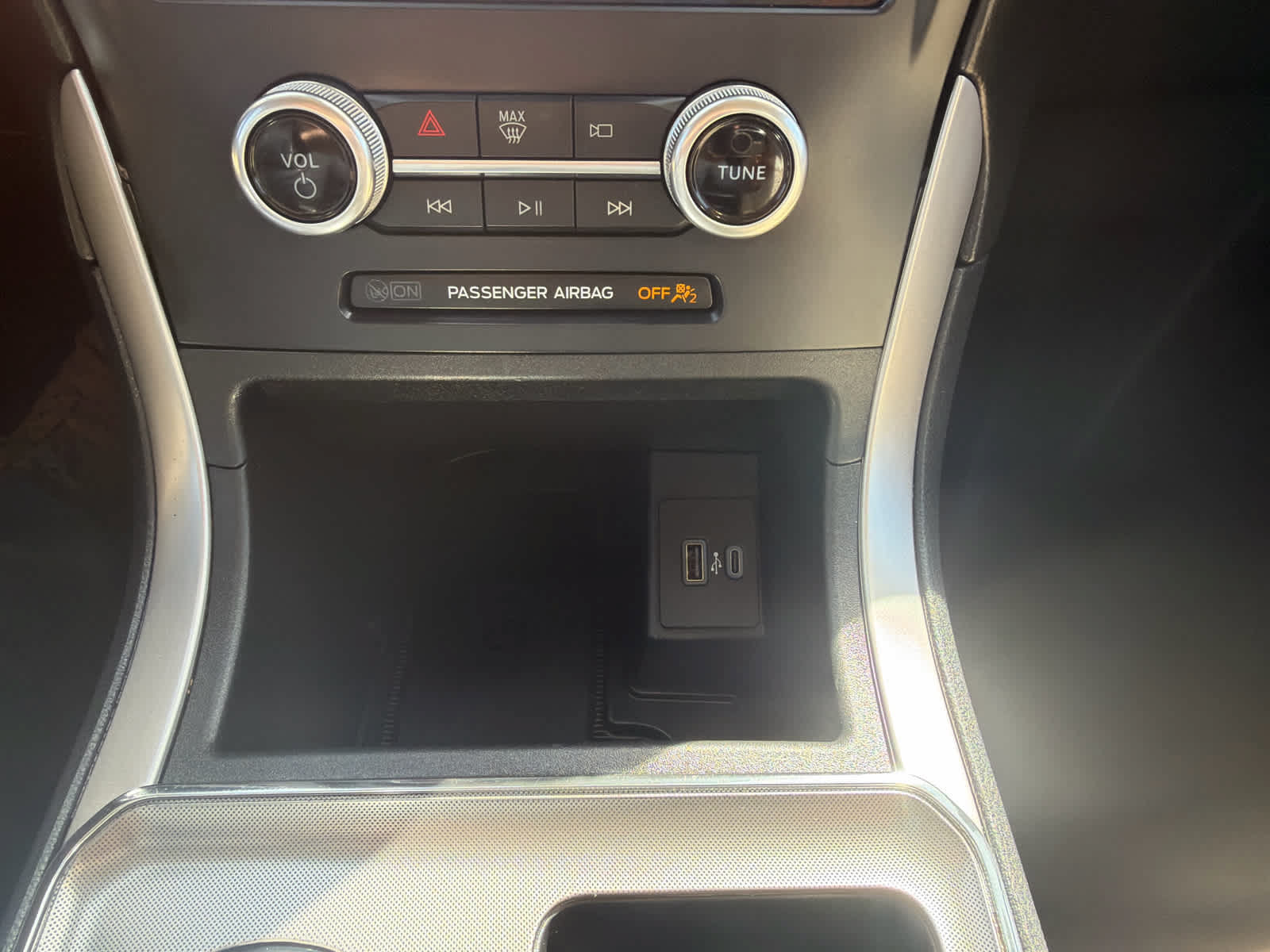 Used 2022 Ford Edge SEL w/ Convenience Package image 29