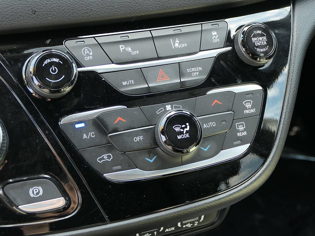 Used 2025 Chrysler Voyager LX FWD image 20