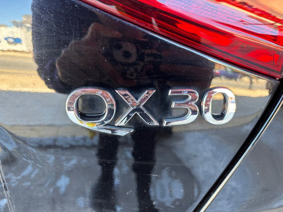 Used 2018 INFINITI QX30 AWD w/ Cargo Package image 32