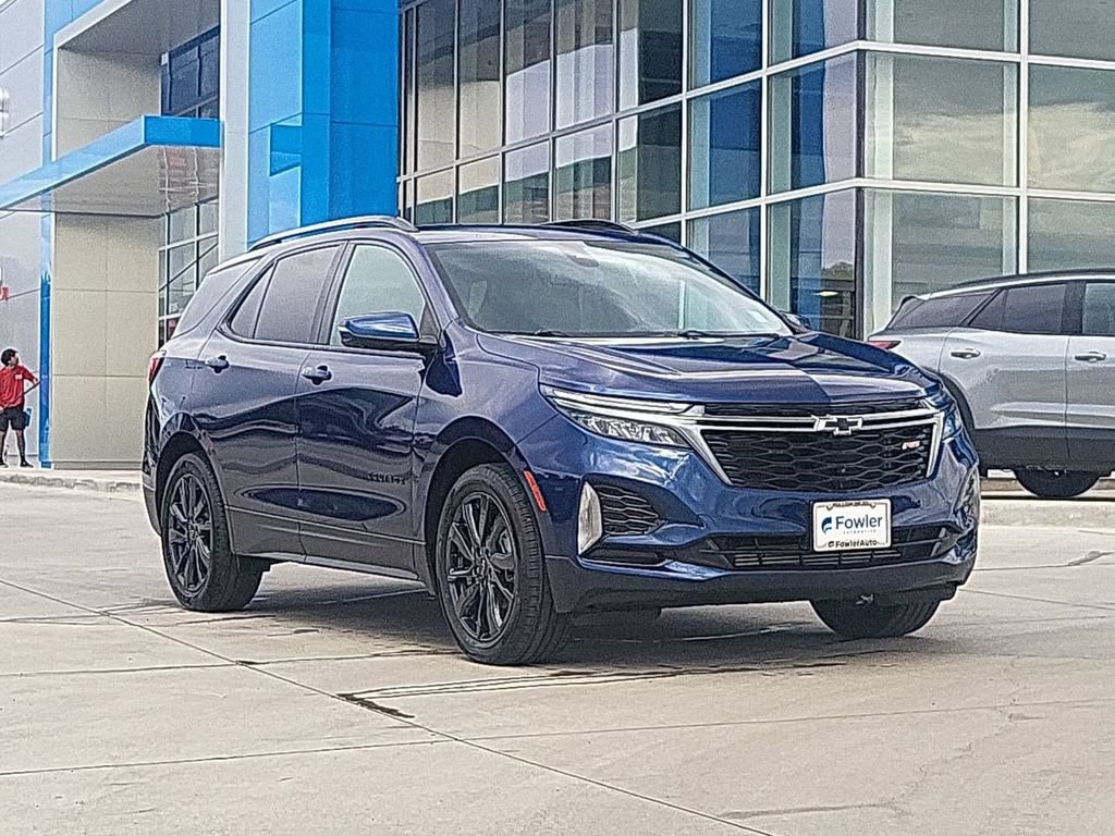 Used 2022 Chevrolet Equinox RS w/ RS Leather Package AWD/4WD image 2