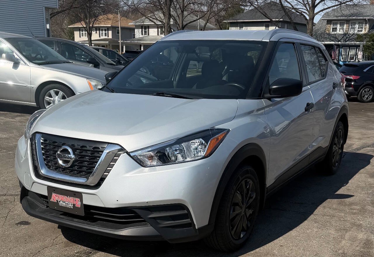 Used 2019 Nissan Kicks S FWD image 3