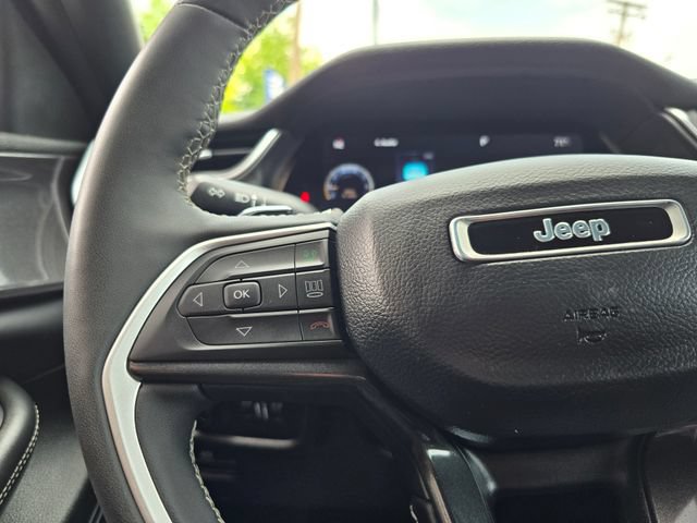 Used 2023 Jeep Grand Cherokee Altitude AWD/4WD image 15