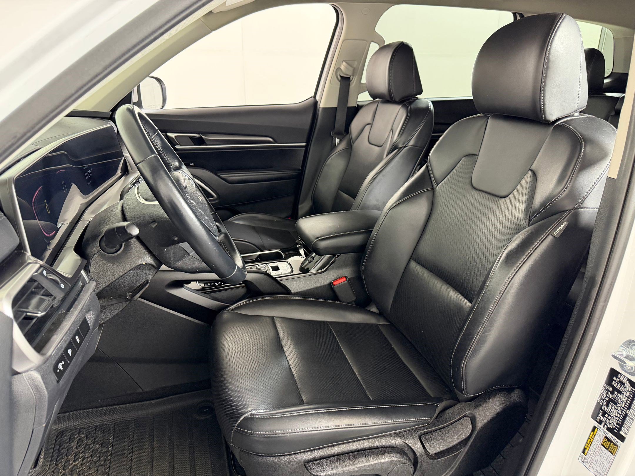 Used 2024 Kia Telluride LX image 4