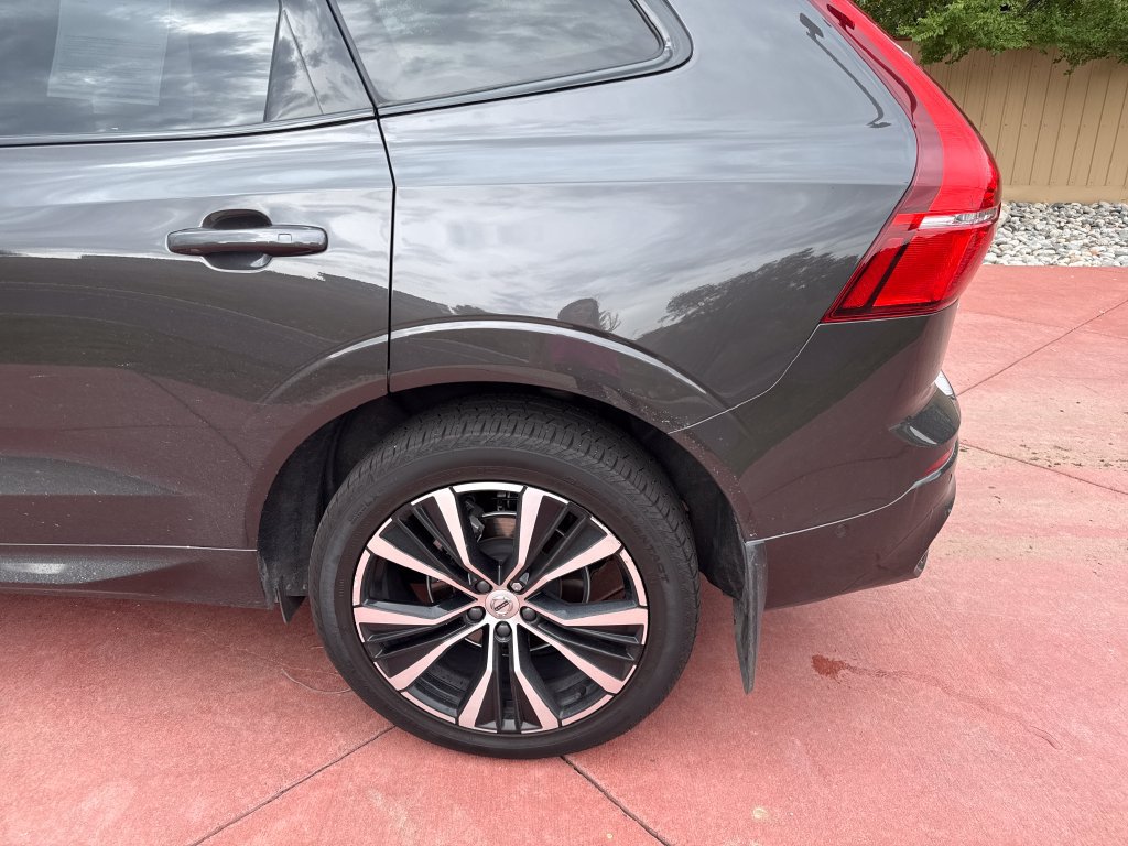 Used 2025 Volvo XC60 B5 Plus w/ Protection Package Premier AWD/4WD image 32