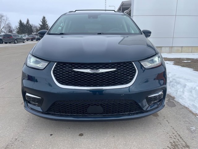 Used 2022 Chrysler Pacifica Touring-L image 6