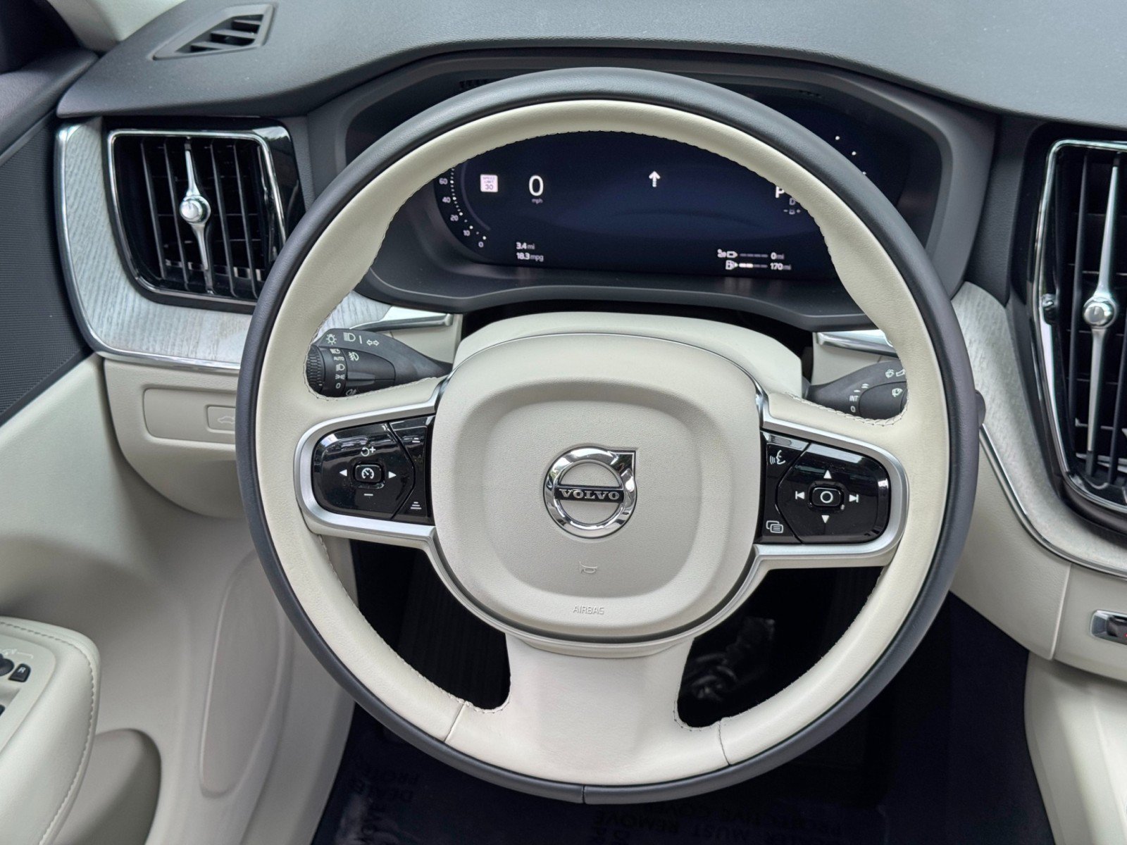 Used 2025 Volvo XC60 T8 Plus w/ Protection Package Premier AWD/4WD image 21