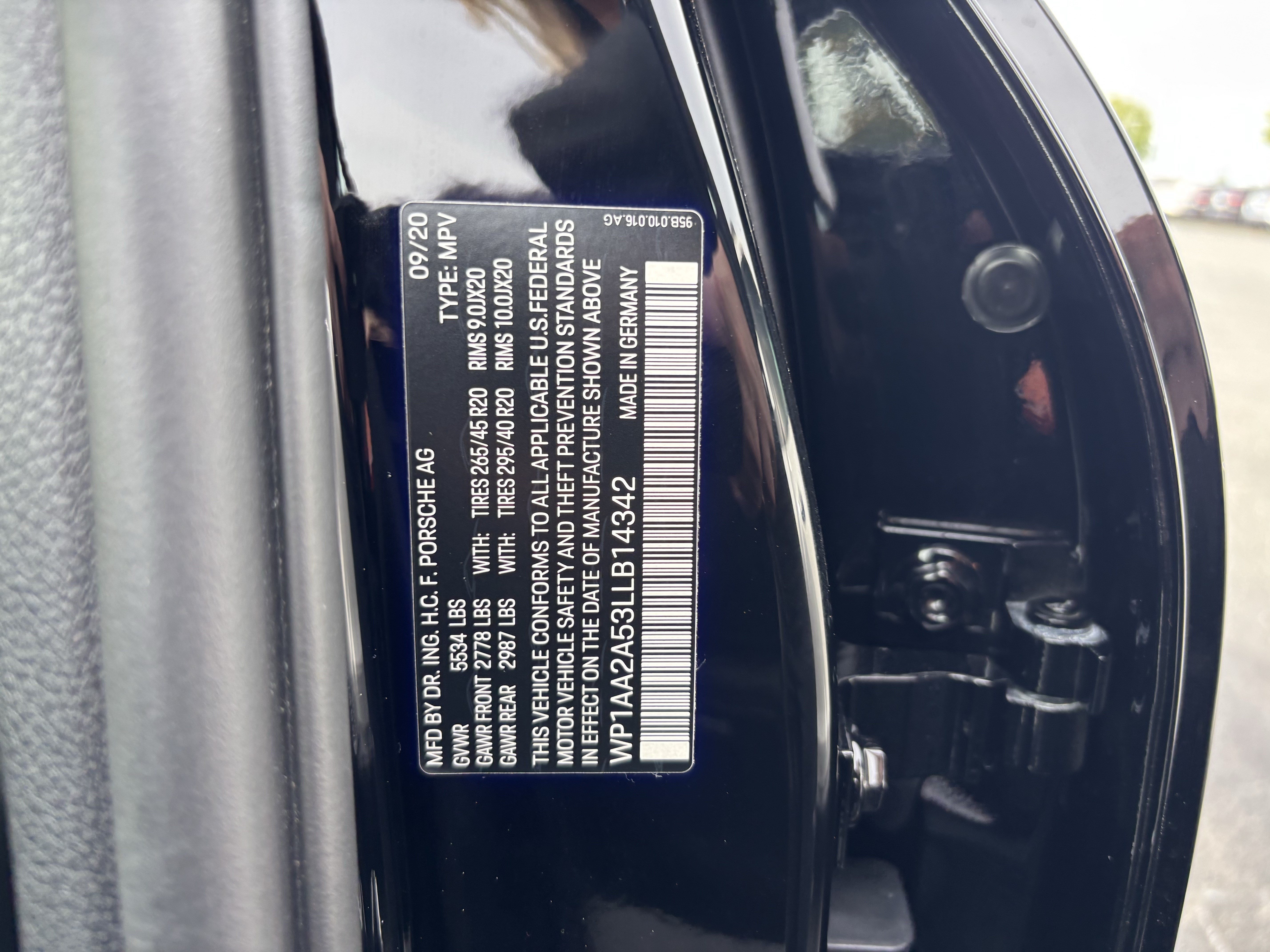 Used 2020 Porsche Macan AWD/4WD image 37