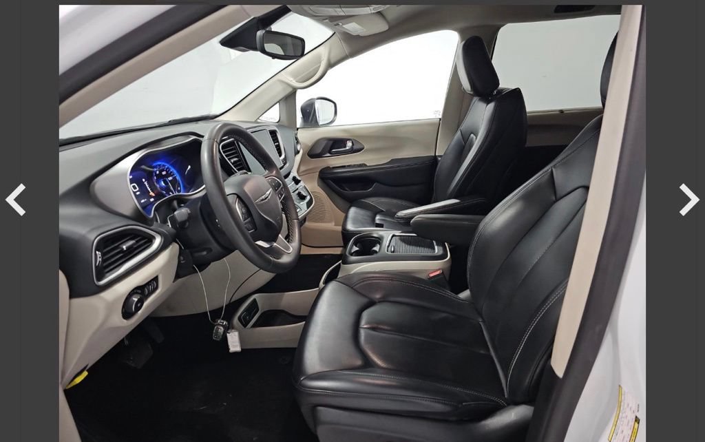 Used 2023 Chrysler Pacifica Touring-L FWD image 8