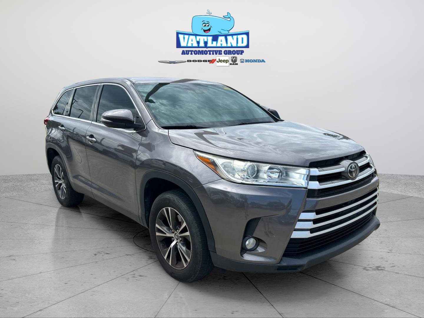 Used 2019 Toyota Highlander Plus FWD image 7