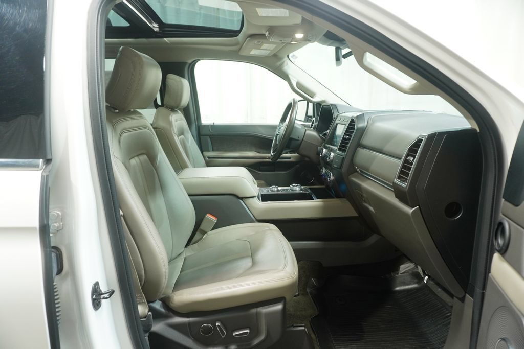 Used 2018 Ford Expedition Max Limited w/ Equipment Group 301A AWD/4WD image 18