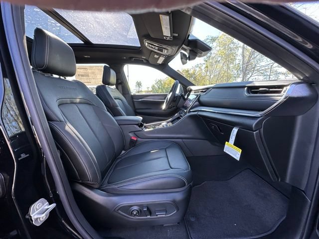 New 2025 Jeep Grand Cherokee L Overland AWD/4WD image 31