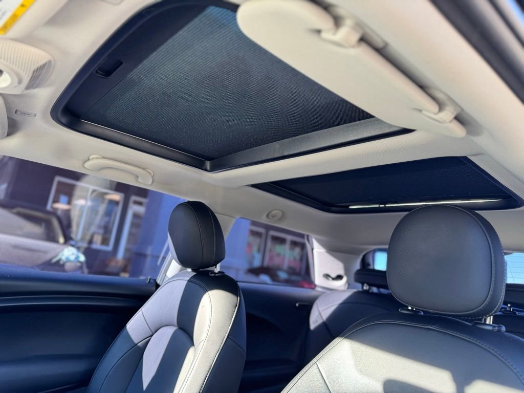 Used 2019 MINI Cooper 2-Door Hardtop w/ Signature Upholstery Package image 12