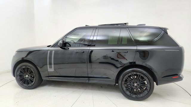 Used 2025 Land Rover Range Rover SE AWD/4WD image 4