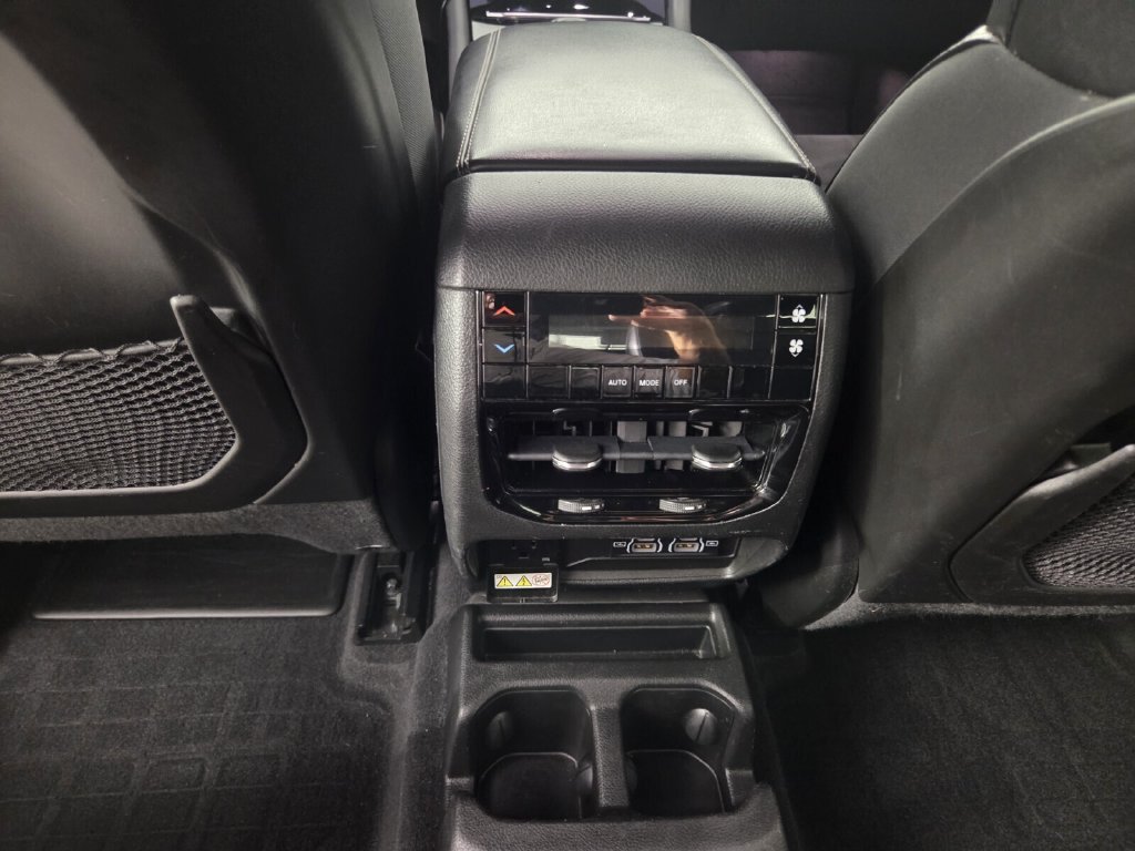 Used 2022 Jeep Grand Cherokee L Laredo RWD image 26